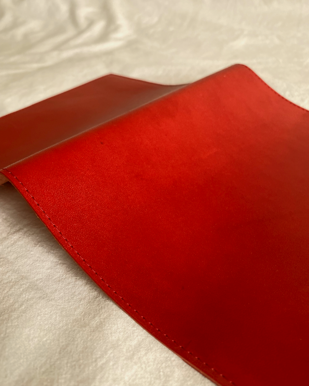 TOCHIGI LEATHER BOOKCOVER size 単行本 RED