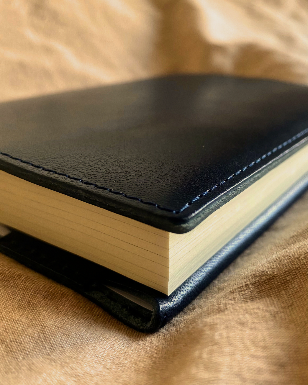 TOCHIGI LEATHER BOOKCOVER size 文庫本 NAVY BLUE